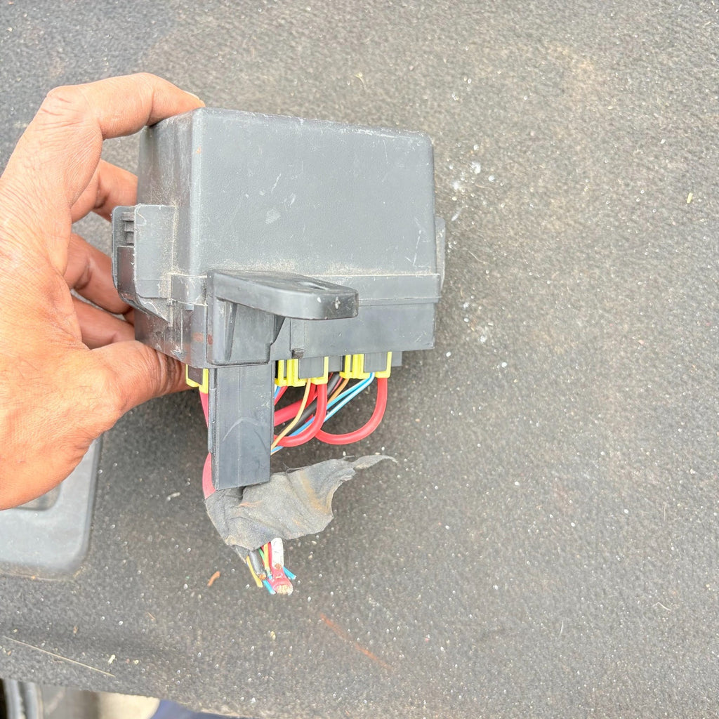 HYUNDAI I40 MK1 2011-19 ENGINE BAY RELAY FUSE BOX BOARD MODULE