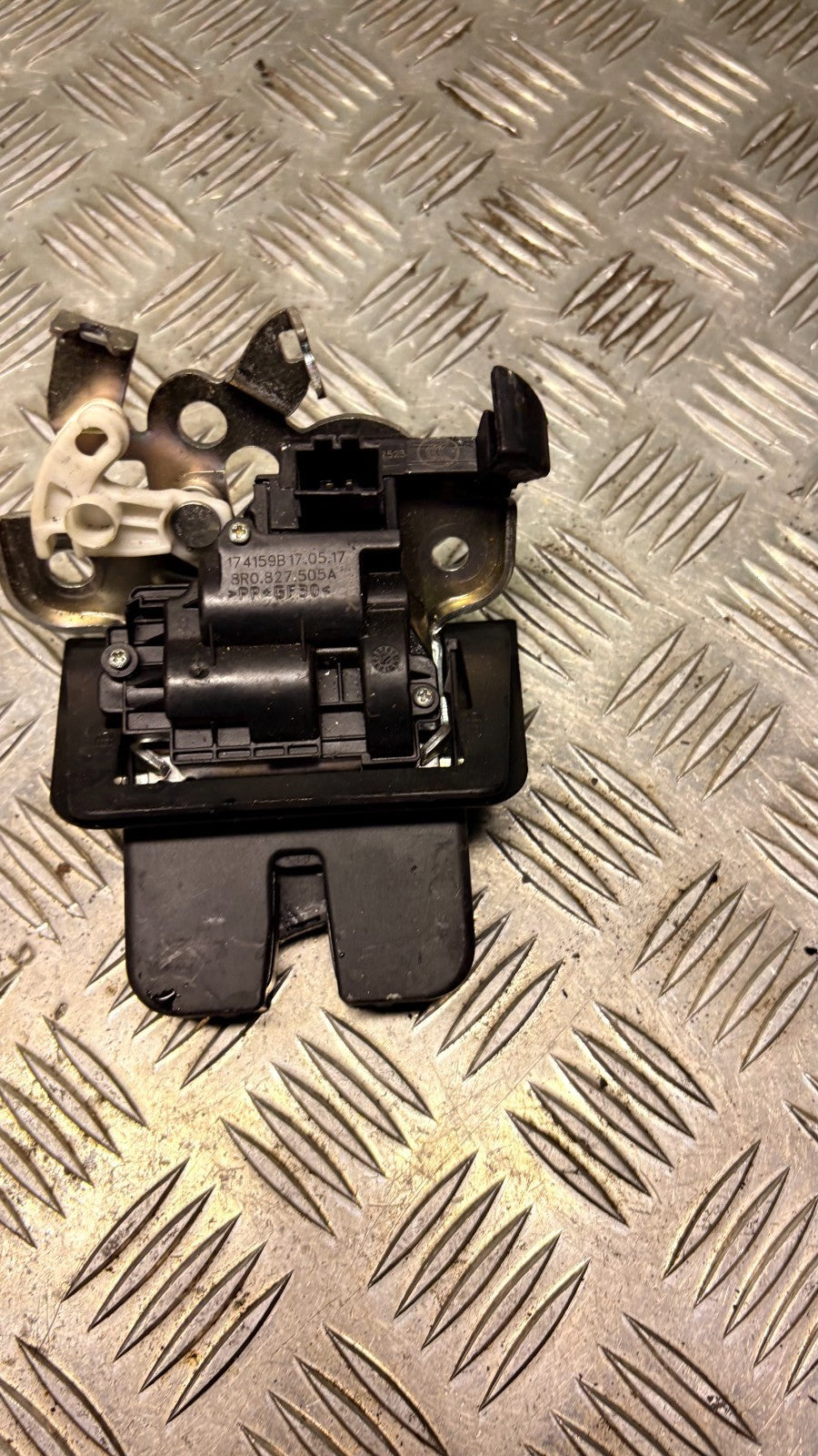 Audi A3 8V 2013-2020 Tailgate Boot Trunk Lock Latch Catch Rear 8R0827505A