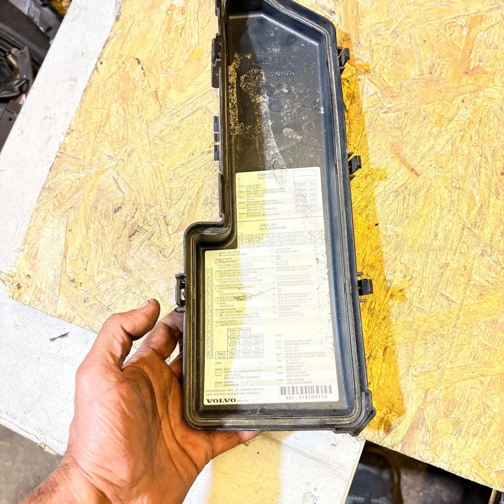 Volvo S60 01-09 V70 00-08 XC70 01-07 S80 99-06 Fuse Box Cover 8645259 html Copy