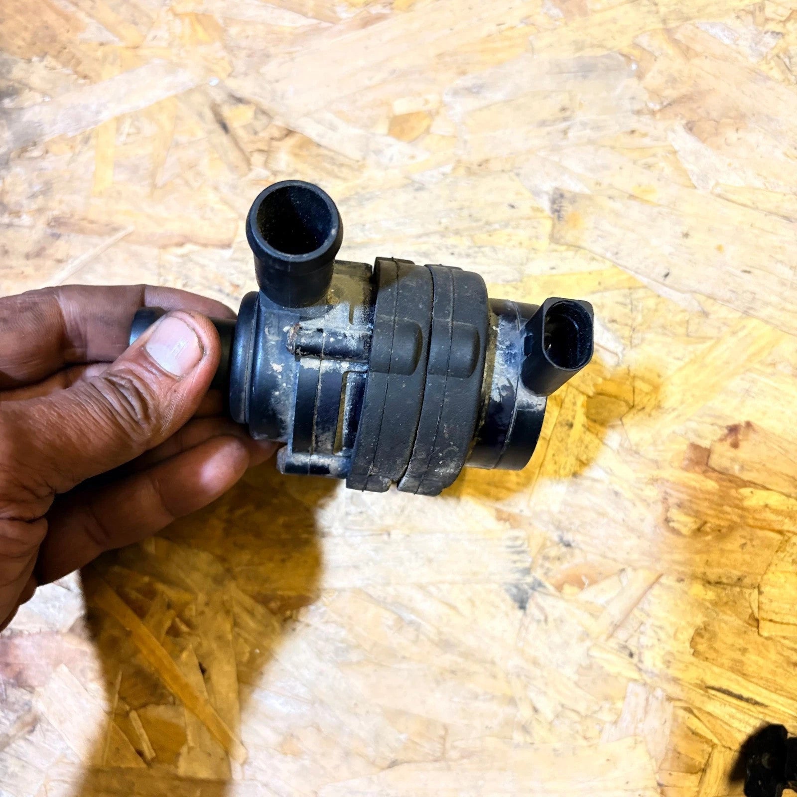 Porsche Cayennel Auxiliary Water Pump 2008