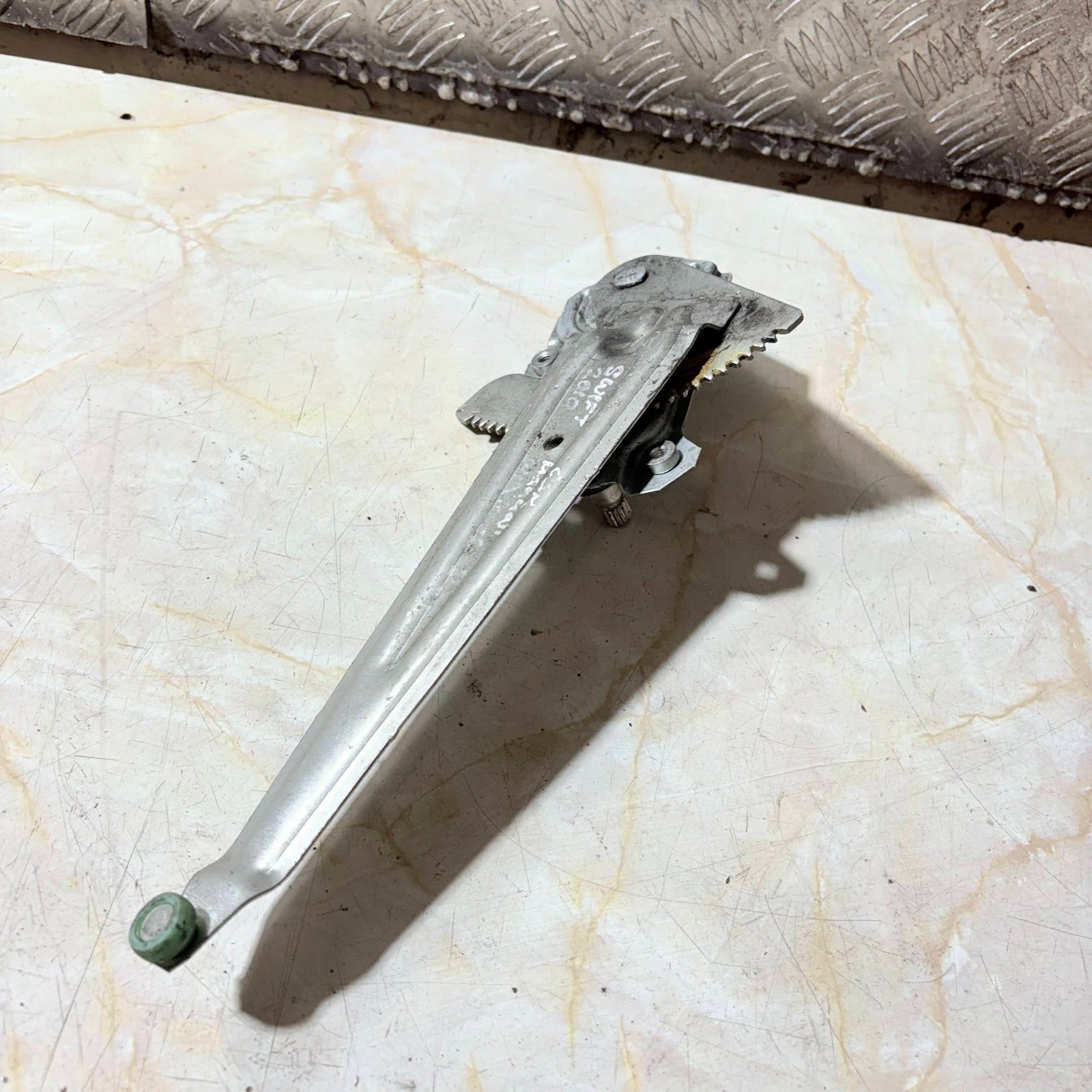 Suzuki Swift rear drivers side door window regulator manual 2005-2010