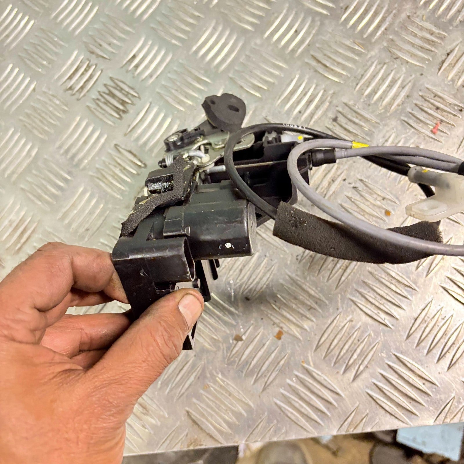 CHEVROLET SPARK LT 2010-2015 MK1 O/S DRIVERS REAR RIGHT DOOR LOCK CATCH