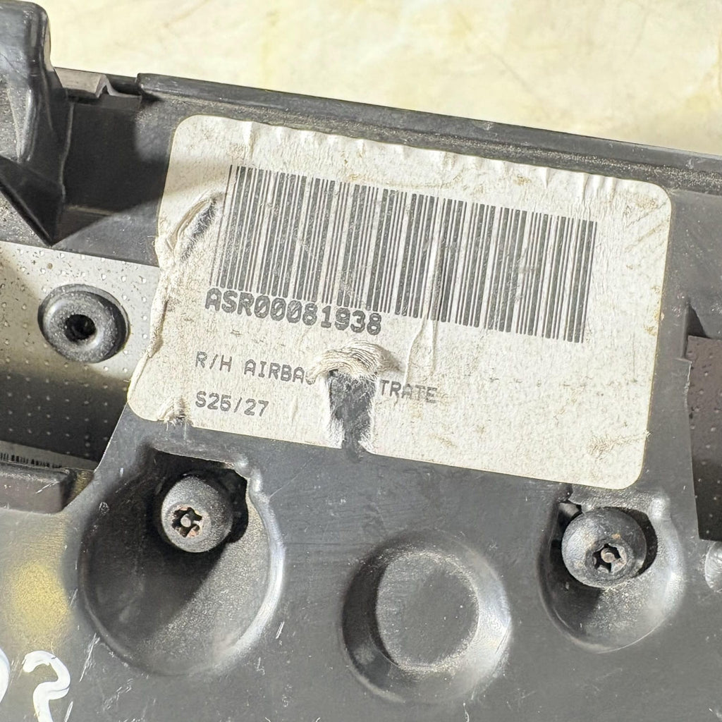 LAND ROVER MGZT. AIRBAG FINISHER TRIM. EHT000060. (RHD Rhodium) MG 2003