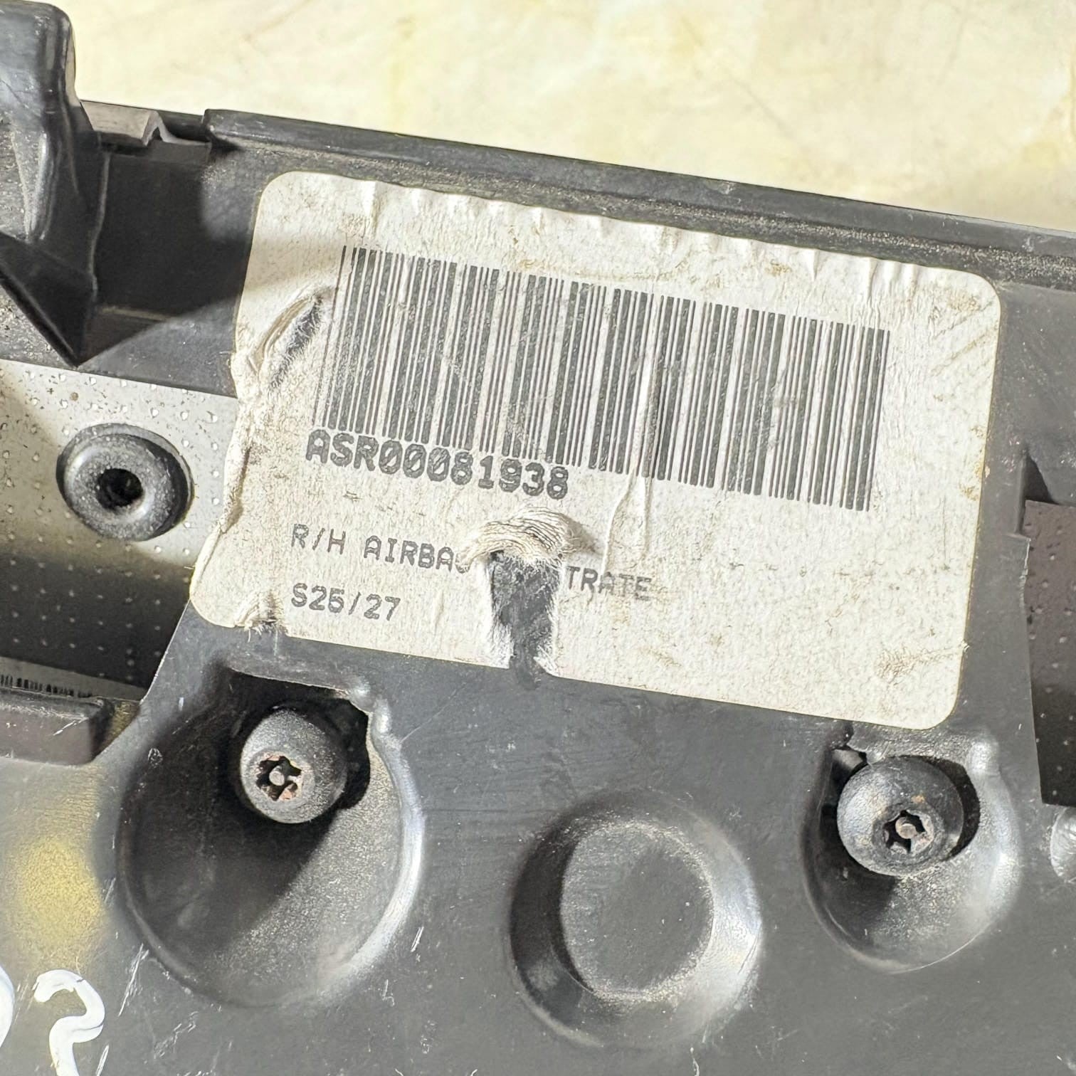 LAND ROVER MGZT. AIRBAG FINISHER TRIM. EHT000060. (RHD Rhodium) MG 2003