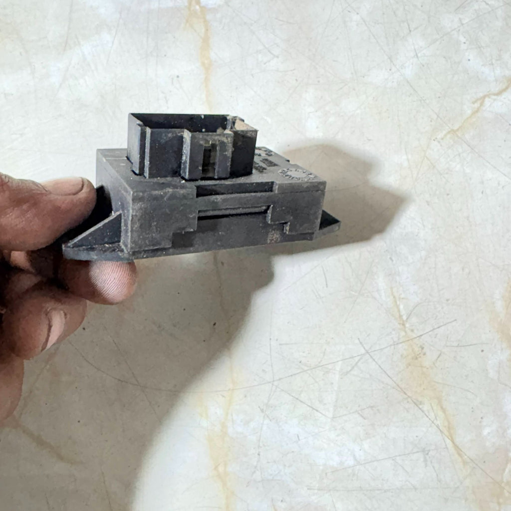 Mercedes-Benz Atego 818 Passenger N/S/F Behind Fuse Box Electrical Module