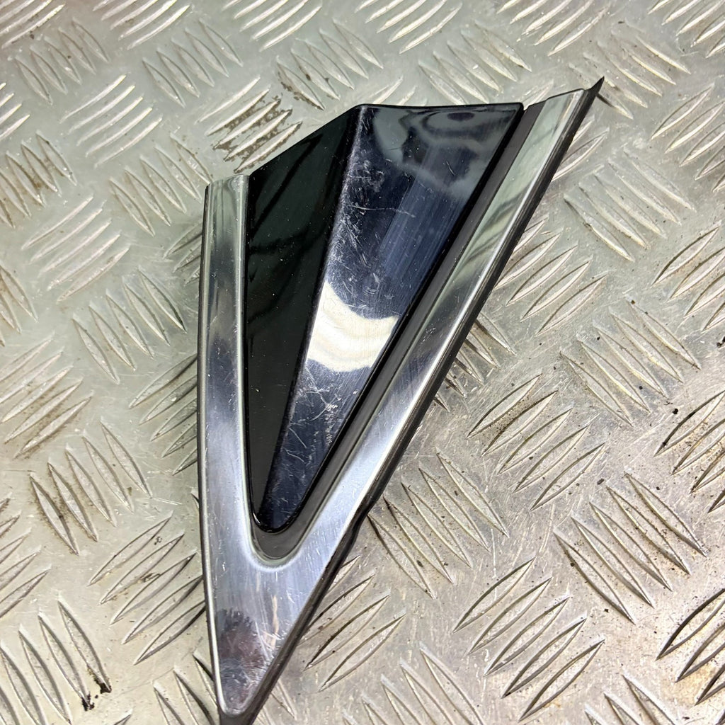 2017 HYUNDAI I40 EXTERIOR WING TRIM MOULDING TRIANGLE RIGHT DRIVER 86190-3Z000