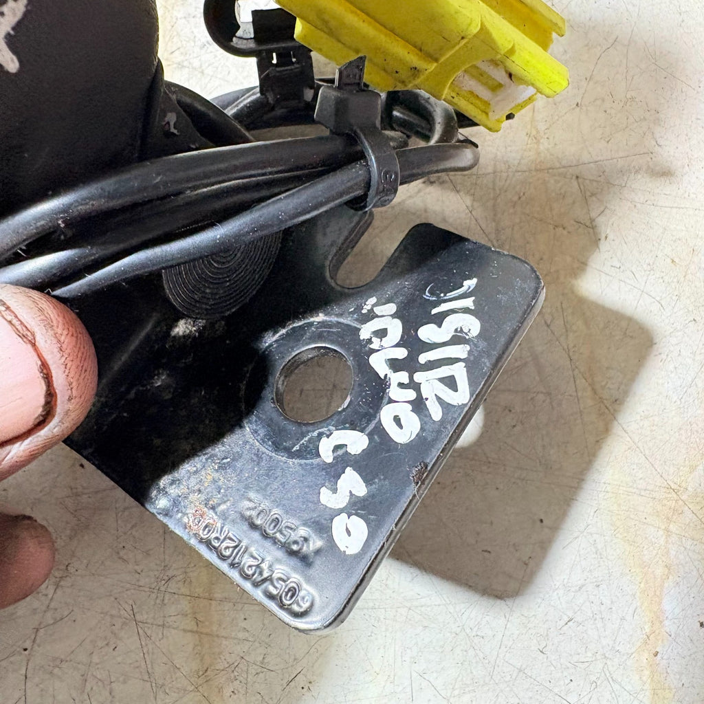 Volvo C40 Recharge Rear Right Seat Belt Buckle Latch Driver Side RHD 2021-2025