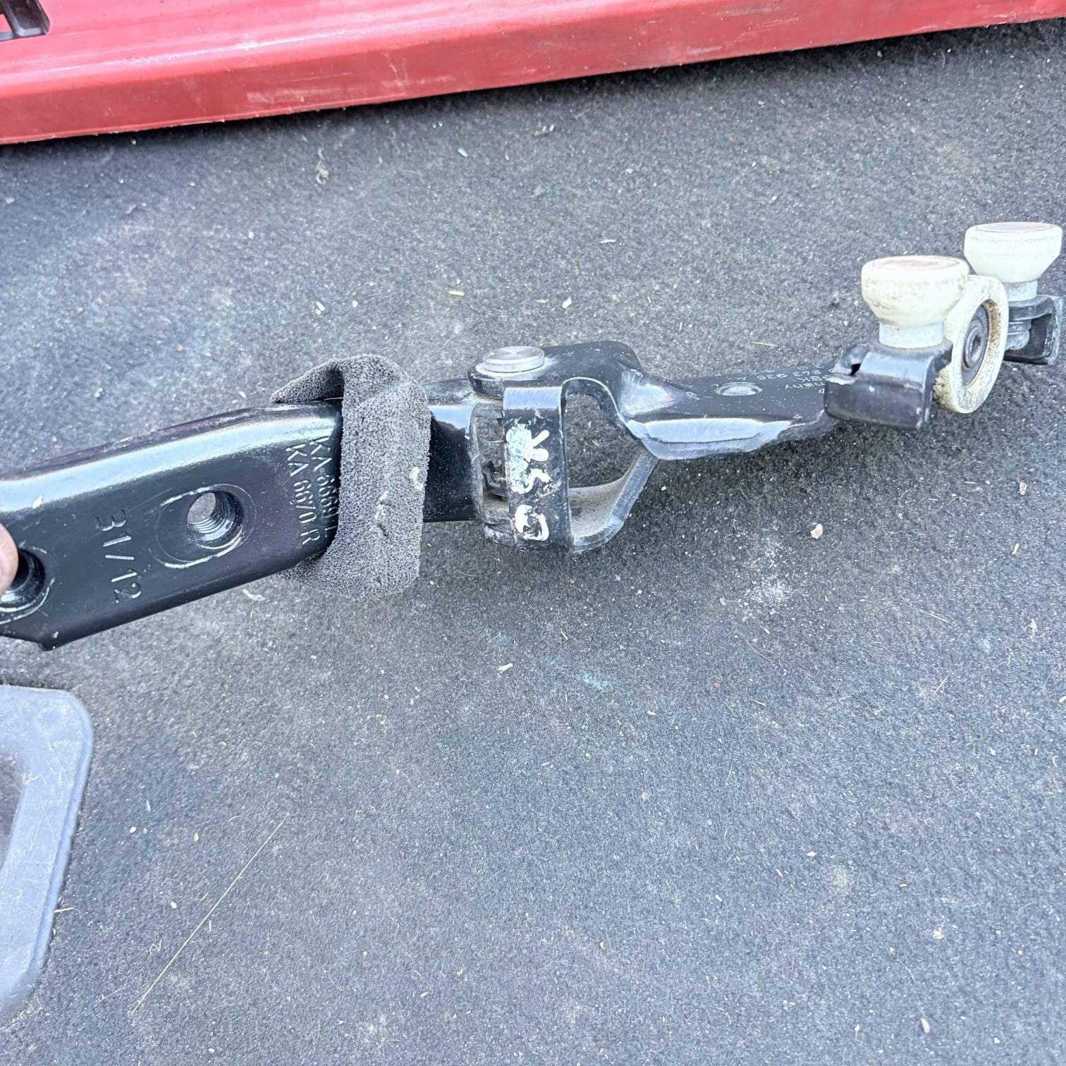 VW Caddy 2013 Driver Rear Sliding Door Top Roller Guide 2K0843435B
