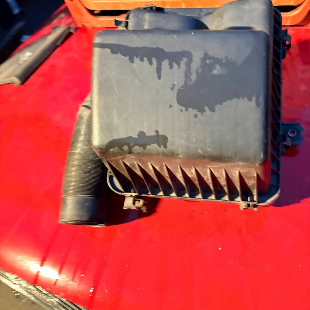 KIA SORENTO MK1 2003 AIR FILTER BOX HOUSING 28110-3E200