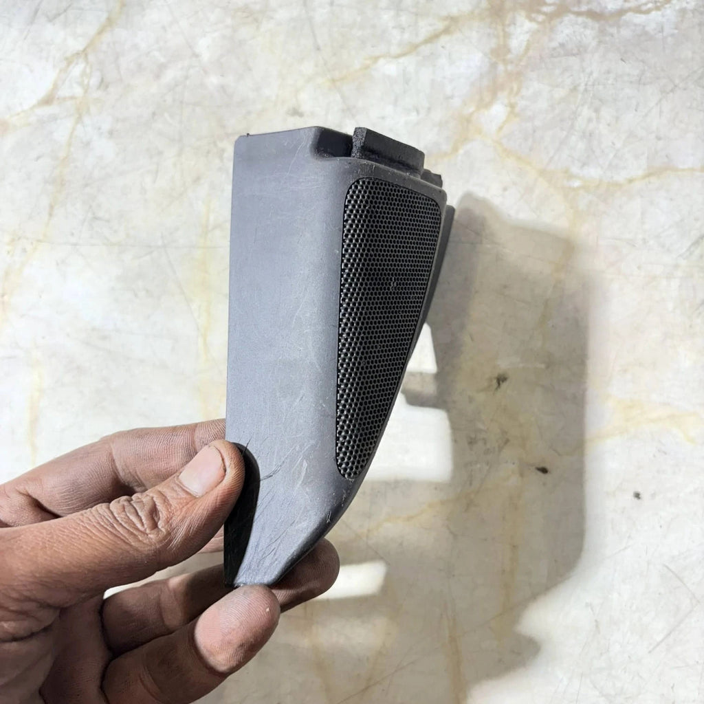 TOYOTA AVENSIS Driver Front SPEAKER TWEETER 67491-05060D with SURROUND TRIM 2004
