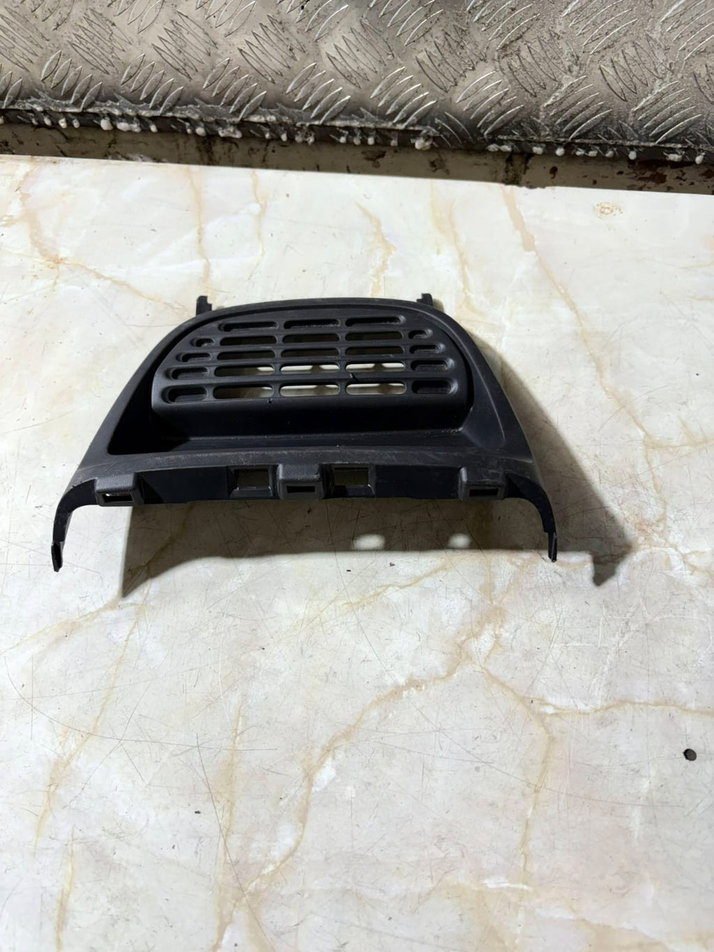 Toyota Aygo 2014-21 Citroen C1 Peugeot 108 2014-22 Centre Vent 55404-0H010