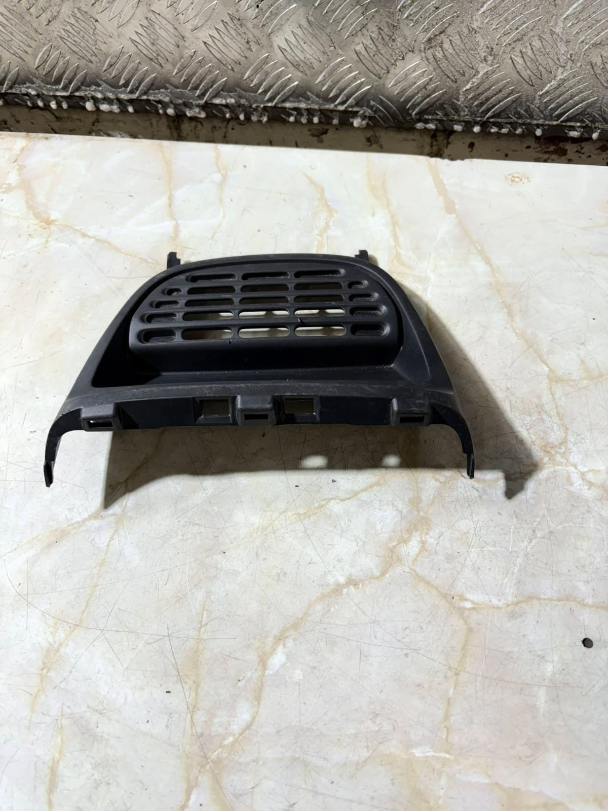 Toyota Aygo 2014-21 Citroen C1 Peugeot 108 2014-22 Centre Vent 55404-0H010