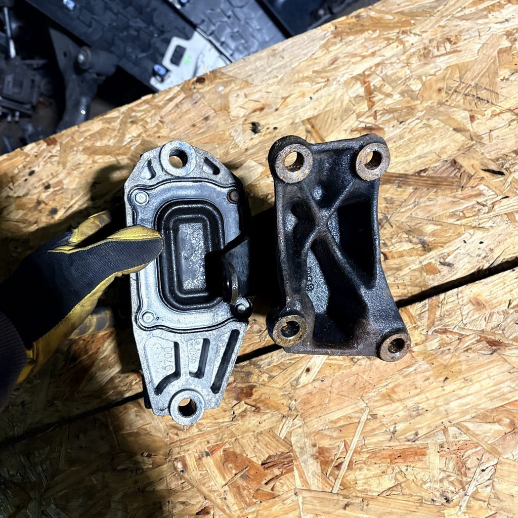 KIA SPORTAGE MK4 GEARBOX MOUNT BRACKET MANUAL RIGHT SIDE 21830-F1800