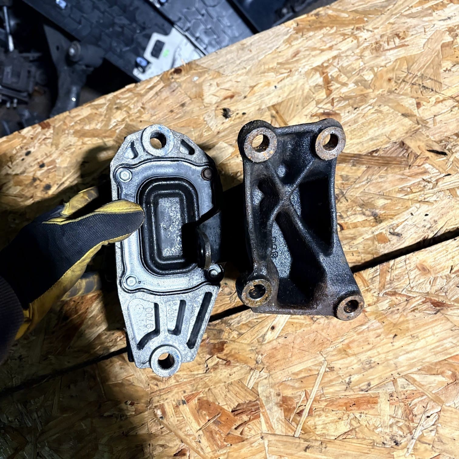 KIA SPORTAGE MK4 GEARBOX MOUNT BRACKET MANUAL RIGHT SIDE 21830-F1800