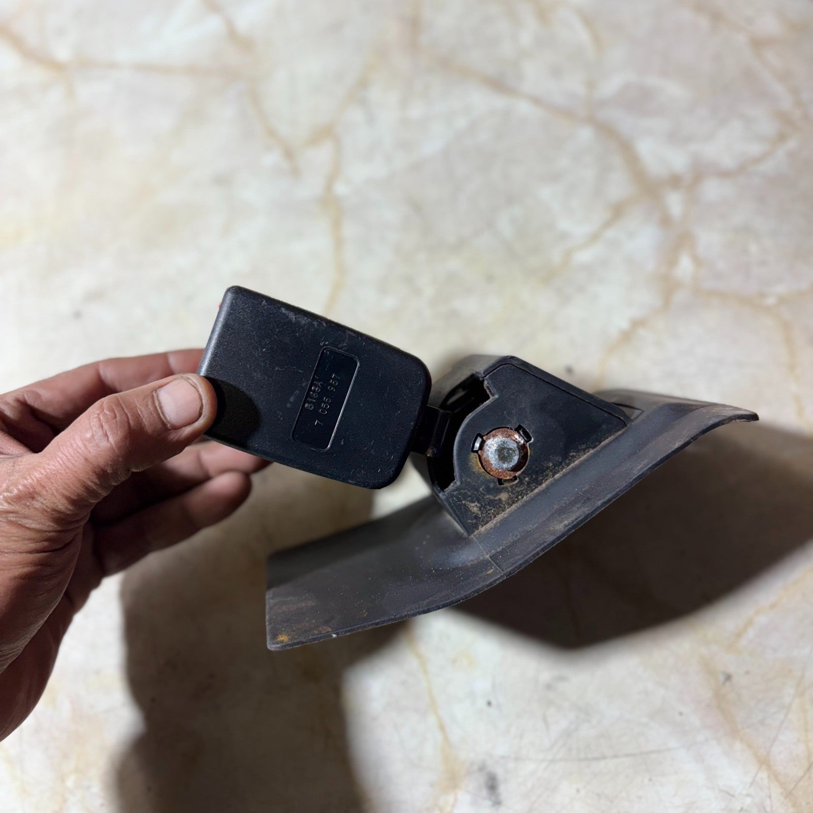 BMW MINI Rear Seat Belt Buckles Pair Centre R50 R53 One/Cooper 5321261A 01-06