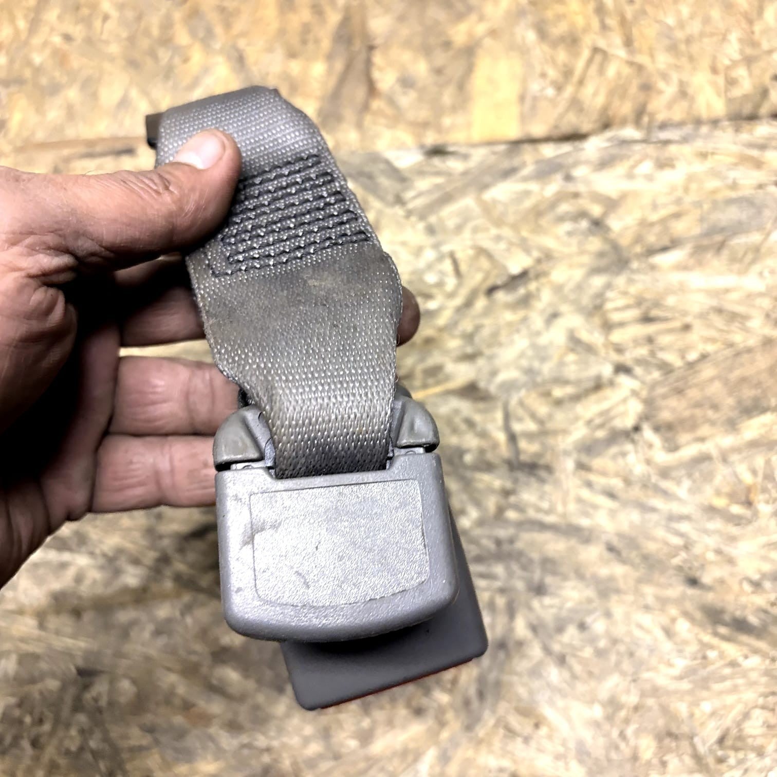 Jaguar XF X250 (09-15) Rear Right OSR+Centre Seat Belt Buckle 2R83-F60044-AC