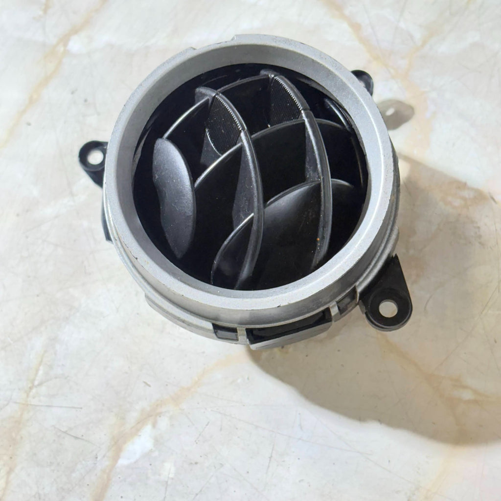 Ford Fiesta Mk6 2002-2008 Right Centre Dashboard Air Vent Driver Side
