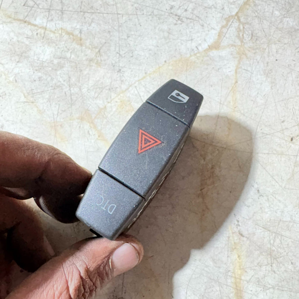 BMW 1 Series E87 130i Hazard Warning Light Switch Dashboard 549529100 05-07