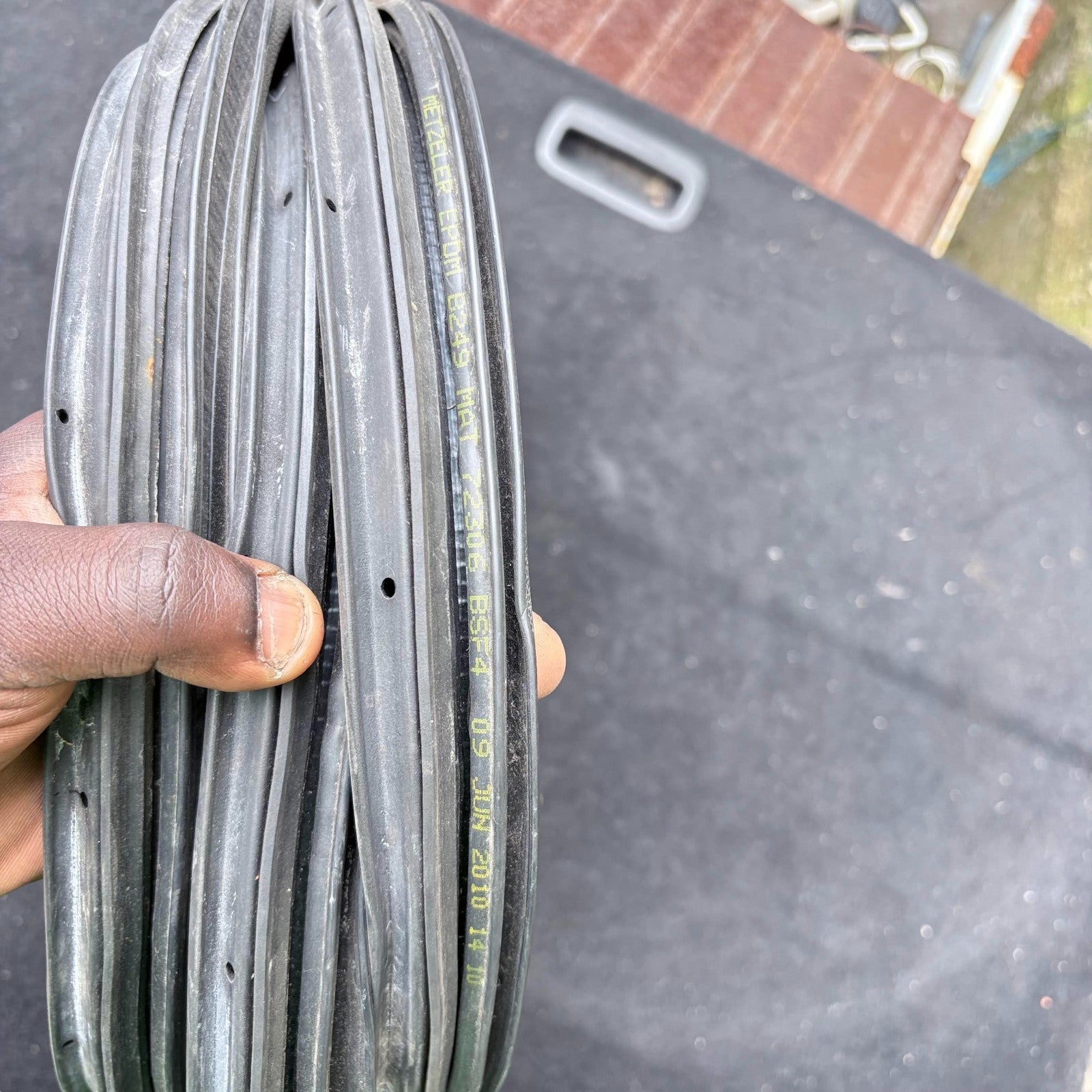 FIAT PUNTO EVO 2009-2012 FRONT LEFT N/S PASSENGER DOOR RUBBER WEATHERSTRIP SEAL
