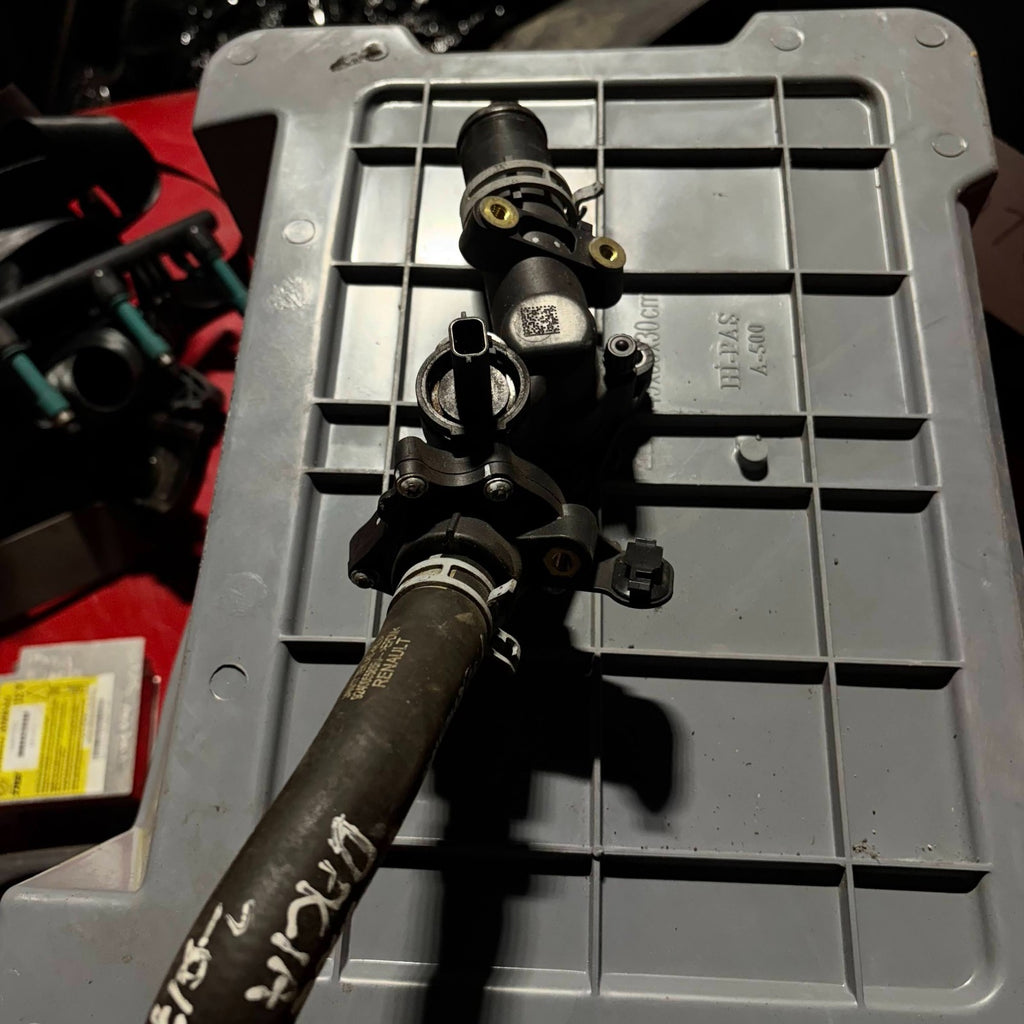 Dacia Logan 2017 Engine Water Coolant Pipe Hose and Thermostat 924005588R