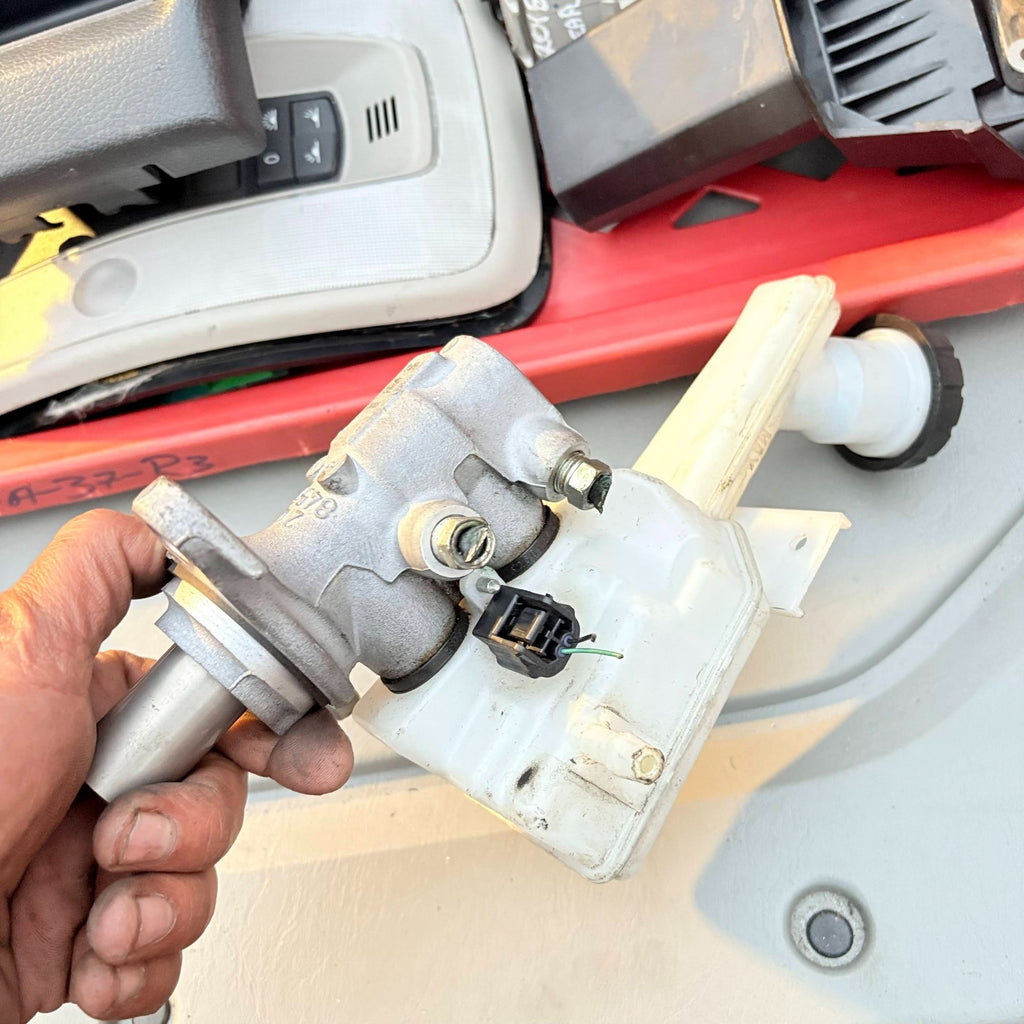 Nissan Pulsar 2014-2018 Brake Master Cylinder & Tank