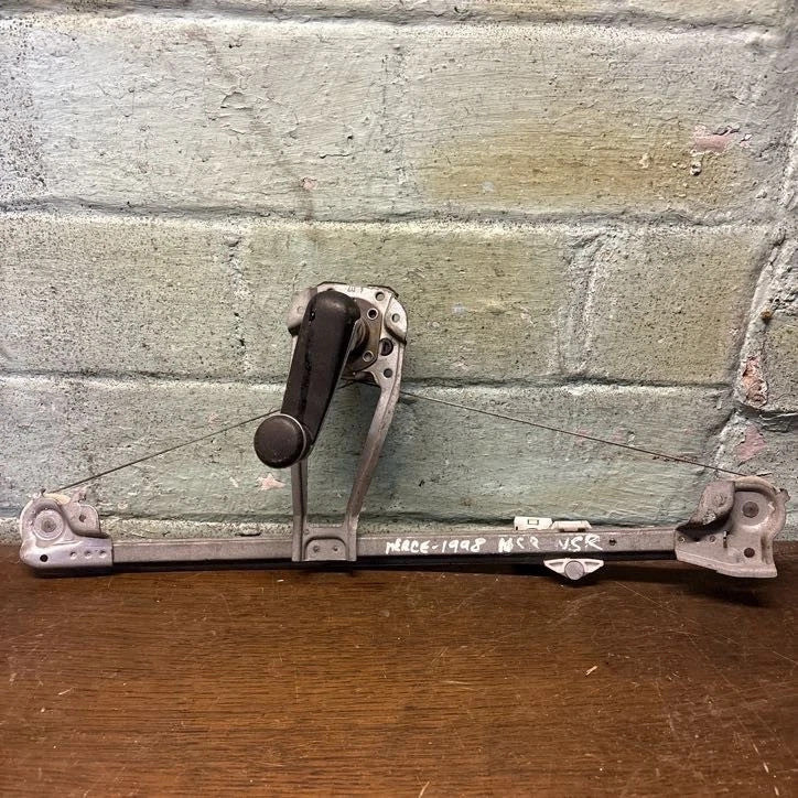 MERCEDES C CLASS 1993-00 W202 NSR PASSENGER REAR LEFT MANUAL WINDOW REGULATOR