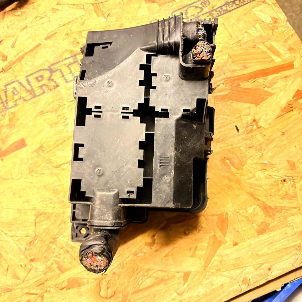 Kia Carens UN 2006-2013 Engine Bay Fuse Box Relay