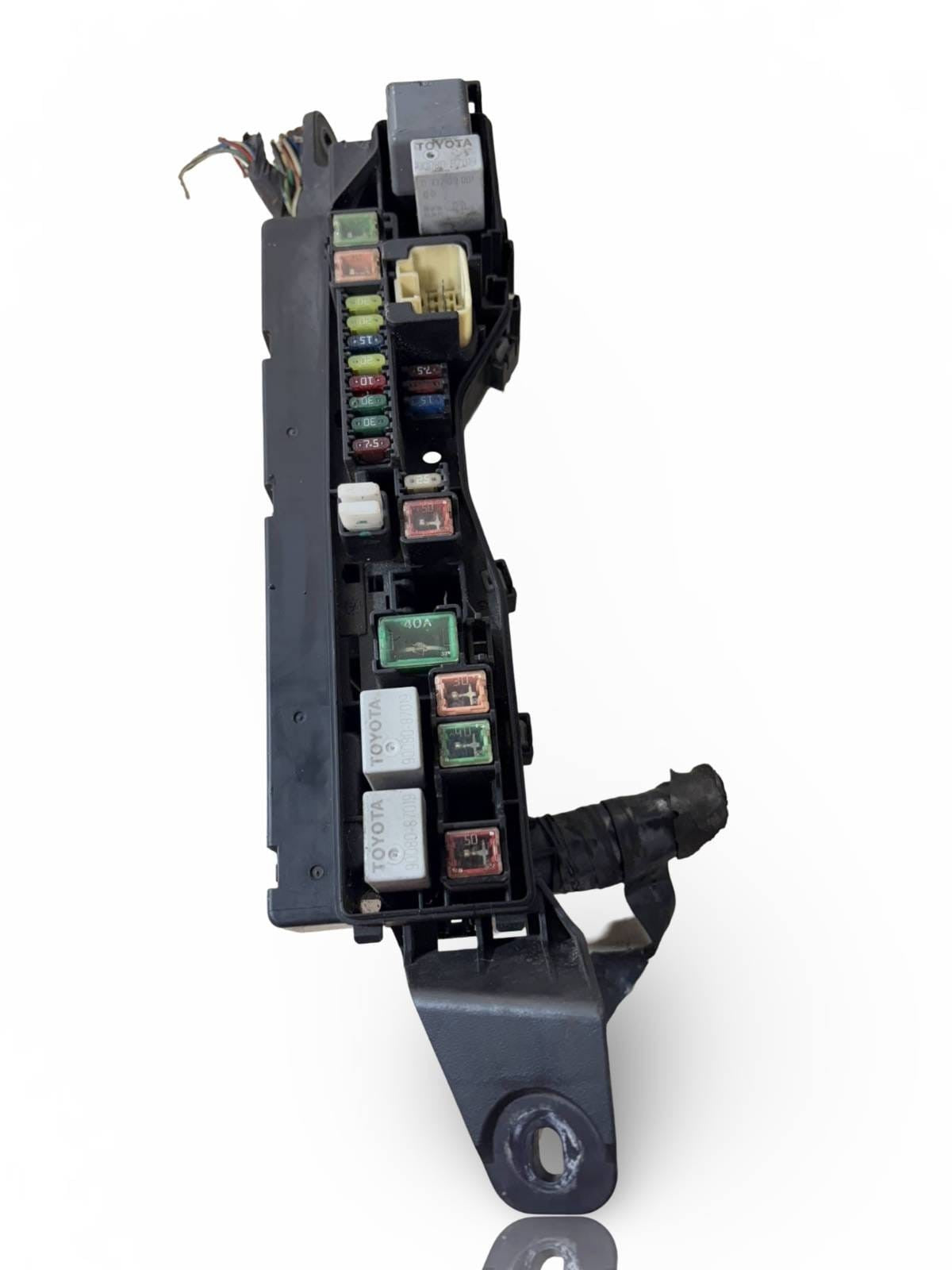 Toyota Avensis T25 2.0 D-4D Engine Bay Fuse Relay Box Unit 2003-2008