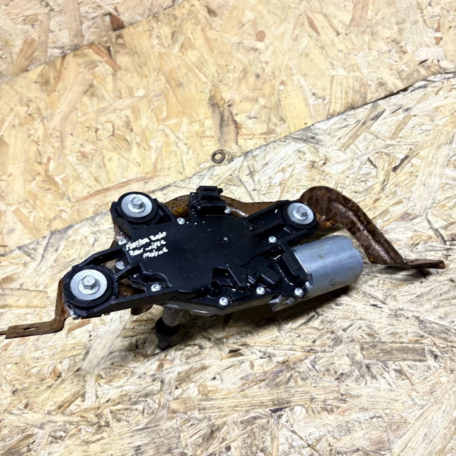 Ford Fiesta 8A61A17K441AD REAR WIPER MOTOR / 0390201215 / MLF320301BS /9567 2010