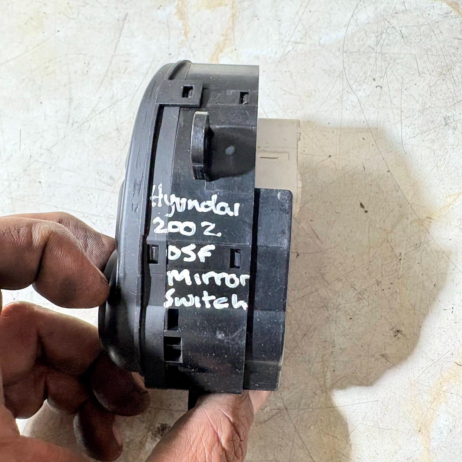 HYUNDAI SANTA FE 2002 MK1 5DR DRIVERS FRONT MIRROR CONTROL SWITCH 93530-26500