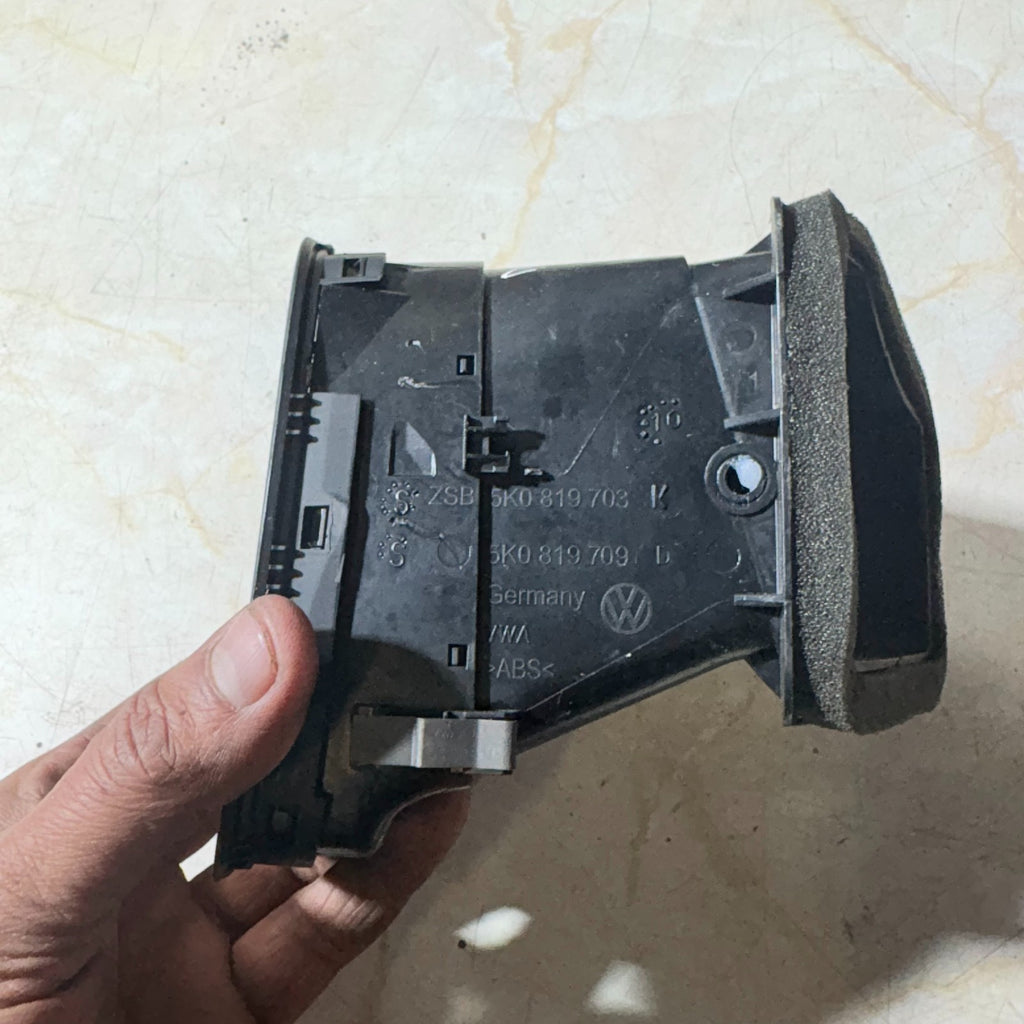 2008-2012 VW GOLF MK6 N/S PASSENGER SIDE AIR VENT DASH VENT 5K0 819 709
