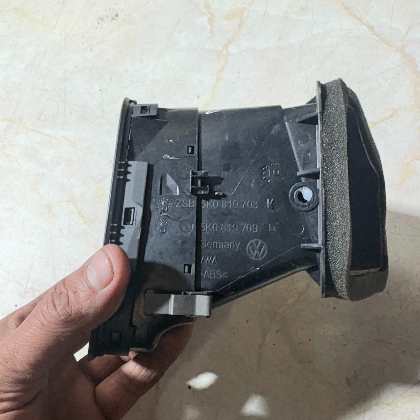 2008-2012 VW GOLF MK6 N/S PASSENGER SIDE AIR VENT DASH VENT 5K0 819 709