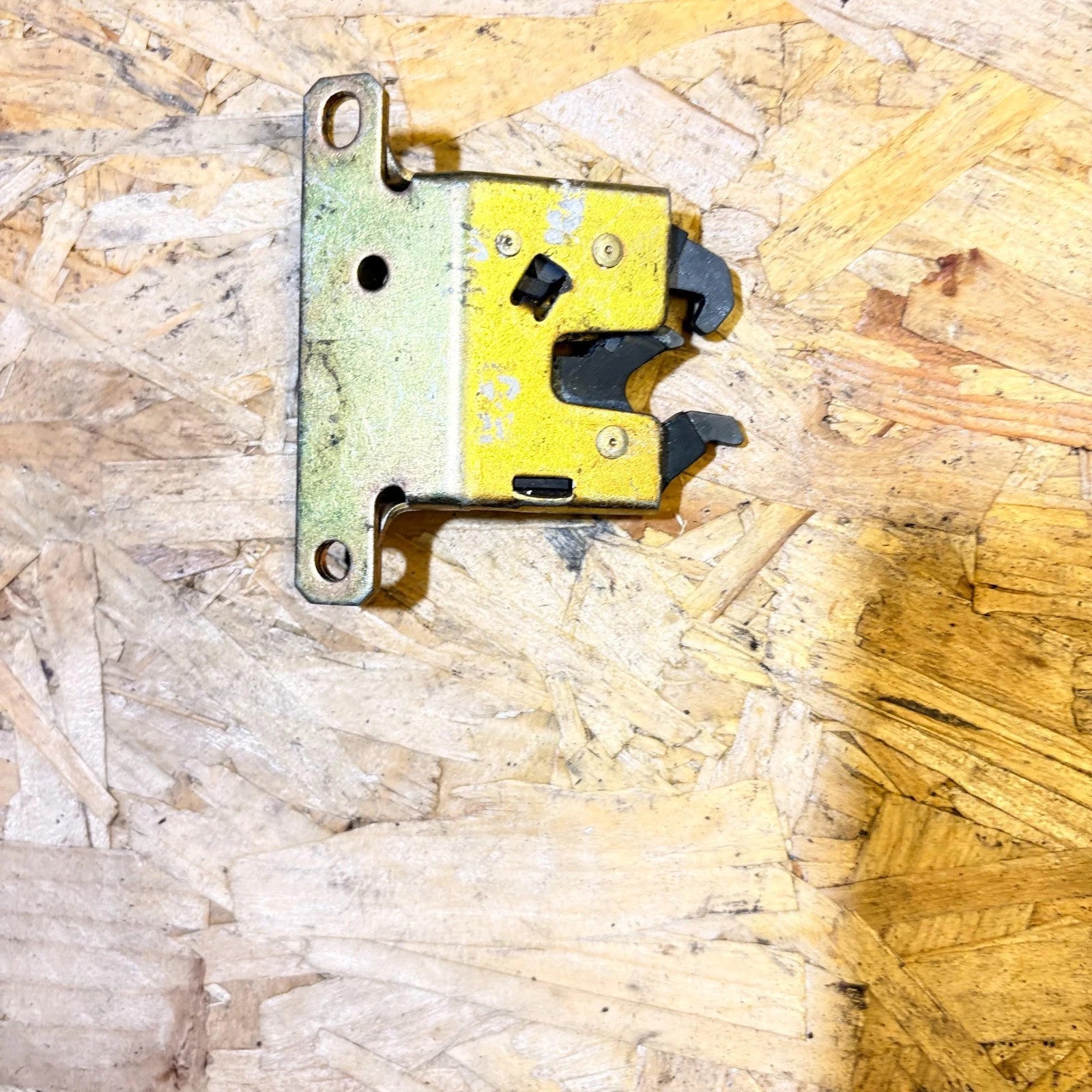 BMW 3 E30 Front Left Door Lock