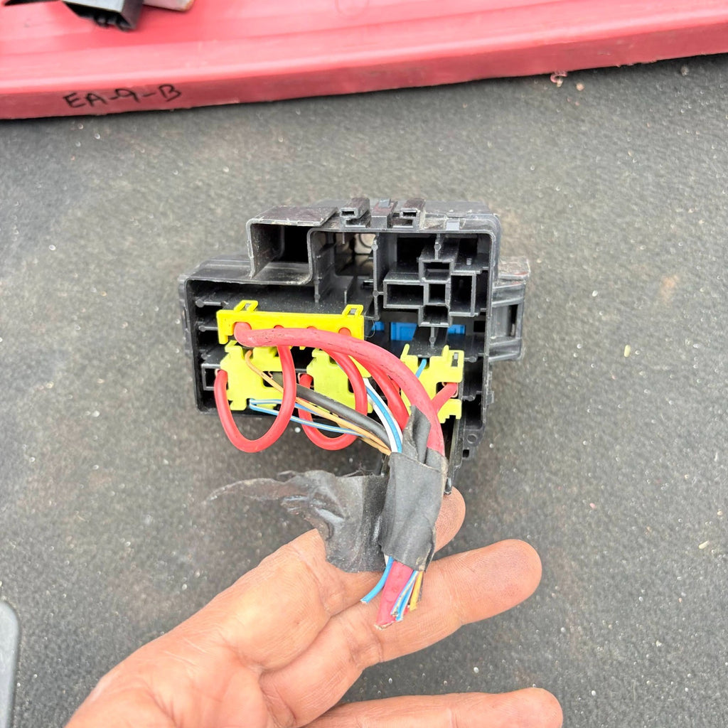 HYUNDAI I40 MK1 2011-19 ENGINE BAY RELAY FUSE BOX BOARD MODULE