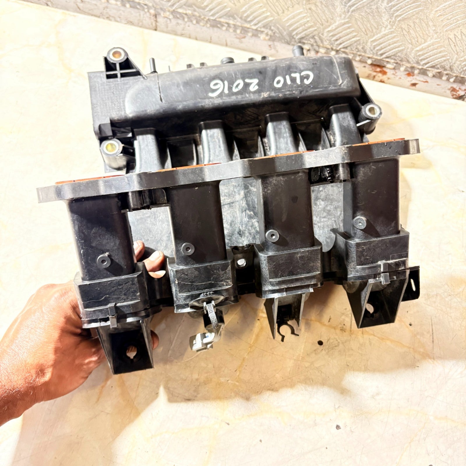 RENAULT CLIO MK4 2012-2019 1.2 PETROL AIR INTAKE MANIFOLD 8200762352