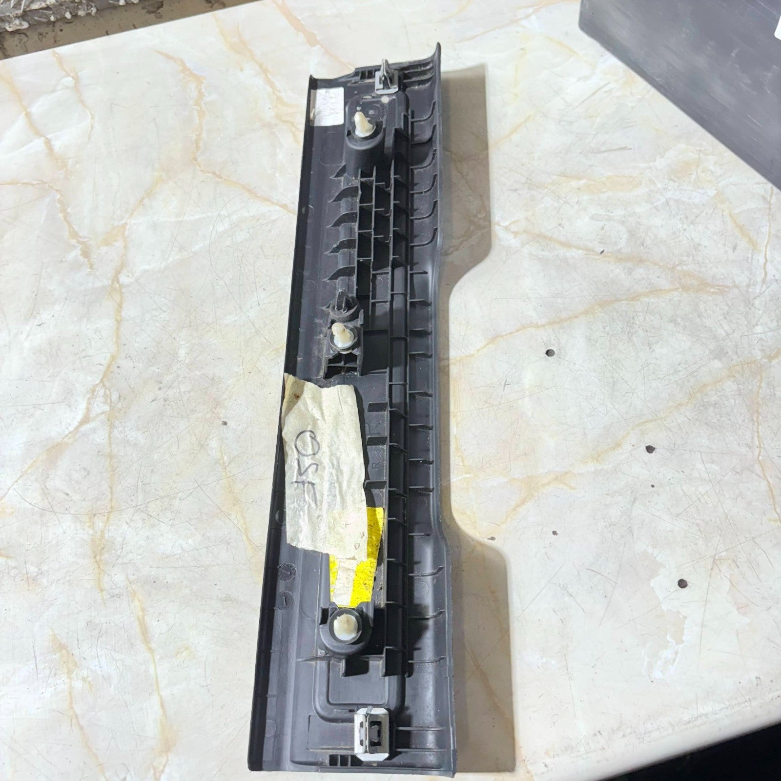 2011-2018 Range Rover Evoque L538 Front Right Driver Side Door Step Trim A061823