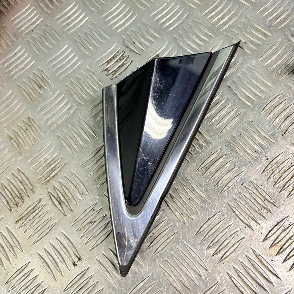 2017 HYUNDAI I40 EXTERIOR WING TRIM MOULDING TRIANGLE RIGHT DRIVER 86190-3Z000