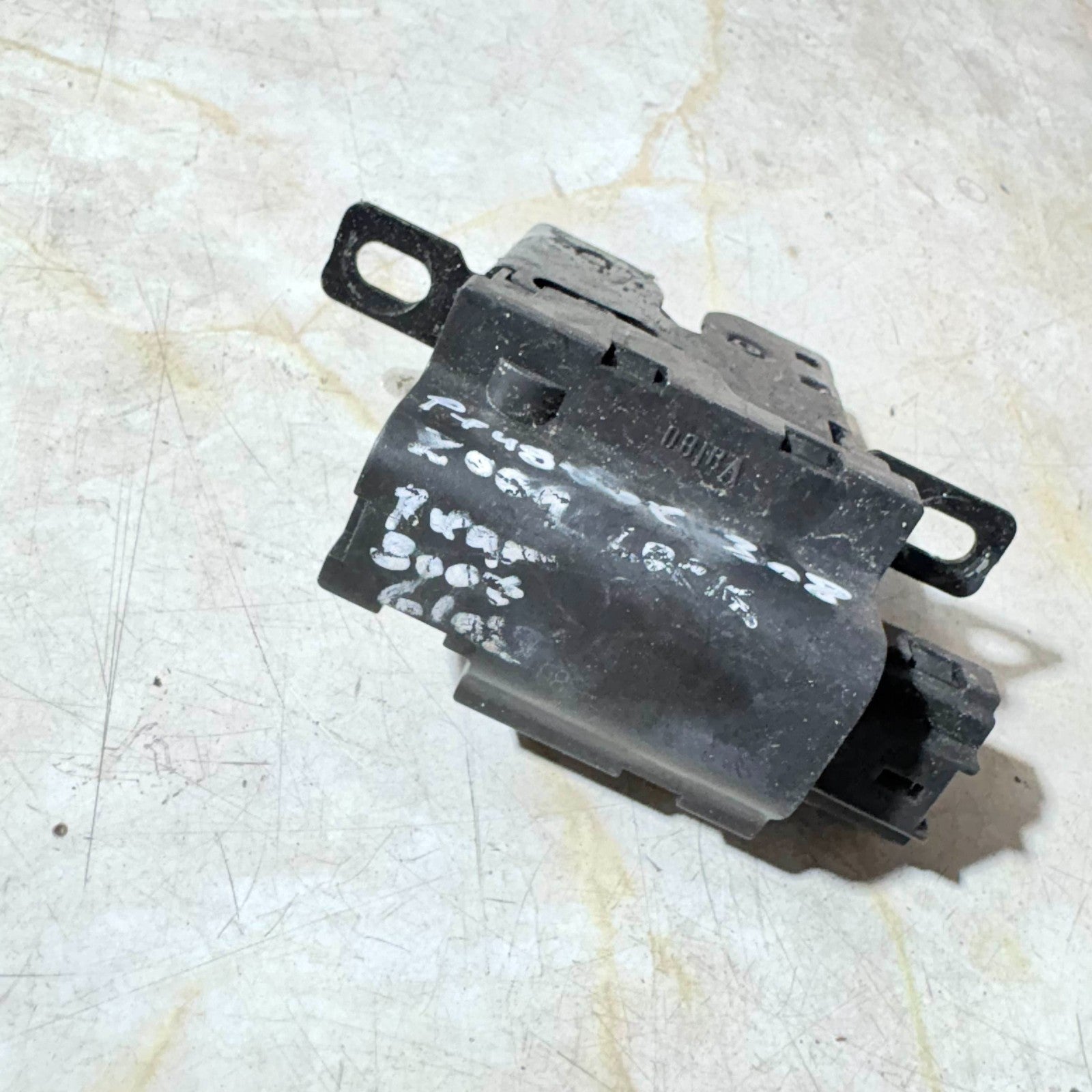 Peugeot 308 2007-2013 Tailgate window lock catch latch