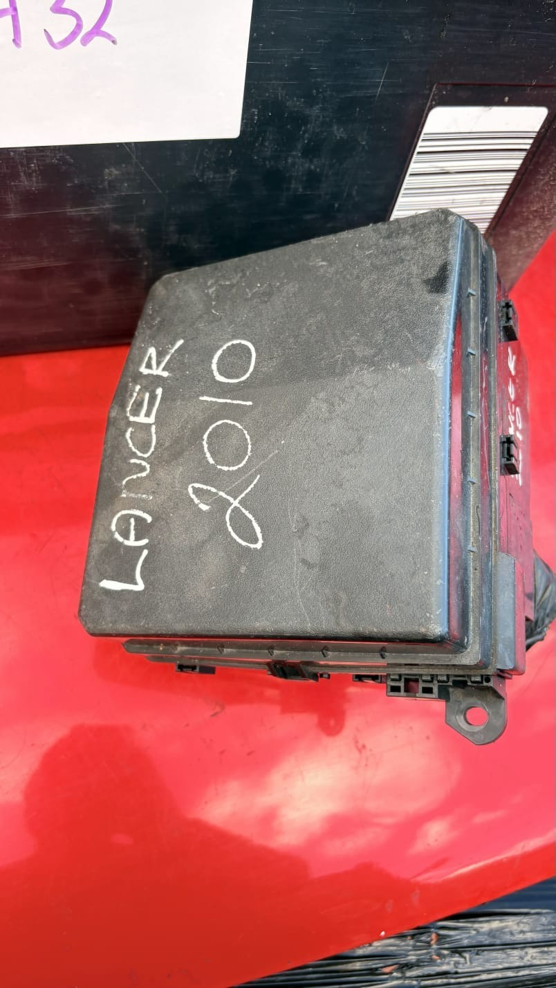 2010 MITSUBISHI ASX FUSE BOX PR061-02000