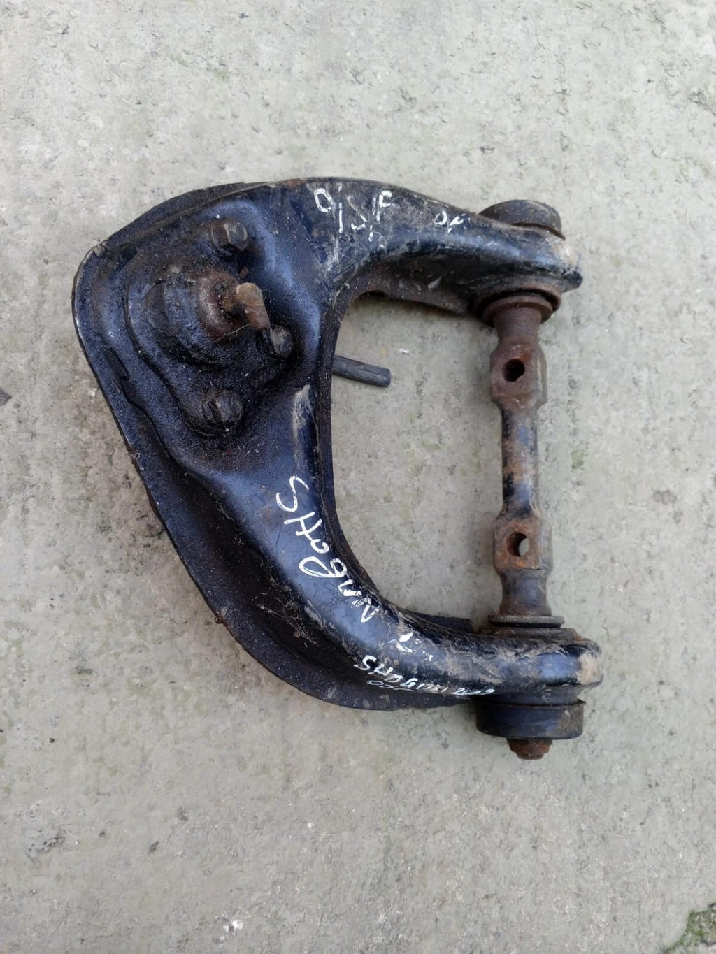 Mitsubishi Shogun Pajero Mk3 2000-2006 Front Right Upper Control Arm MB241155