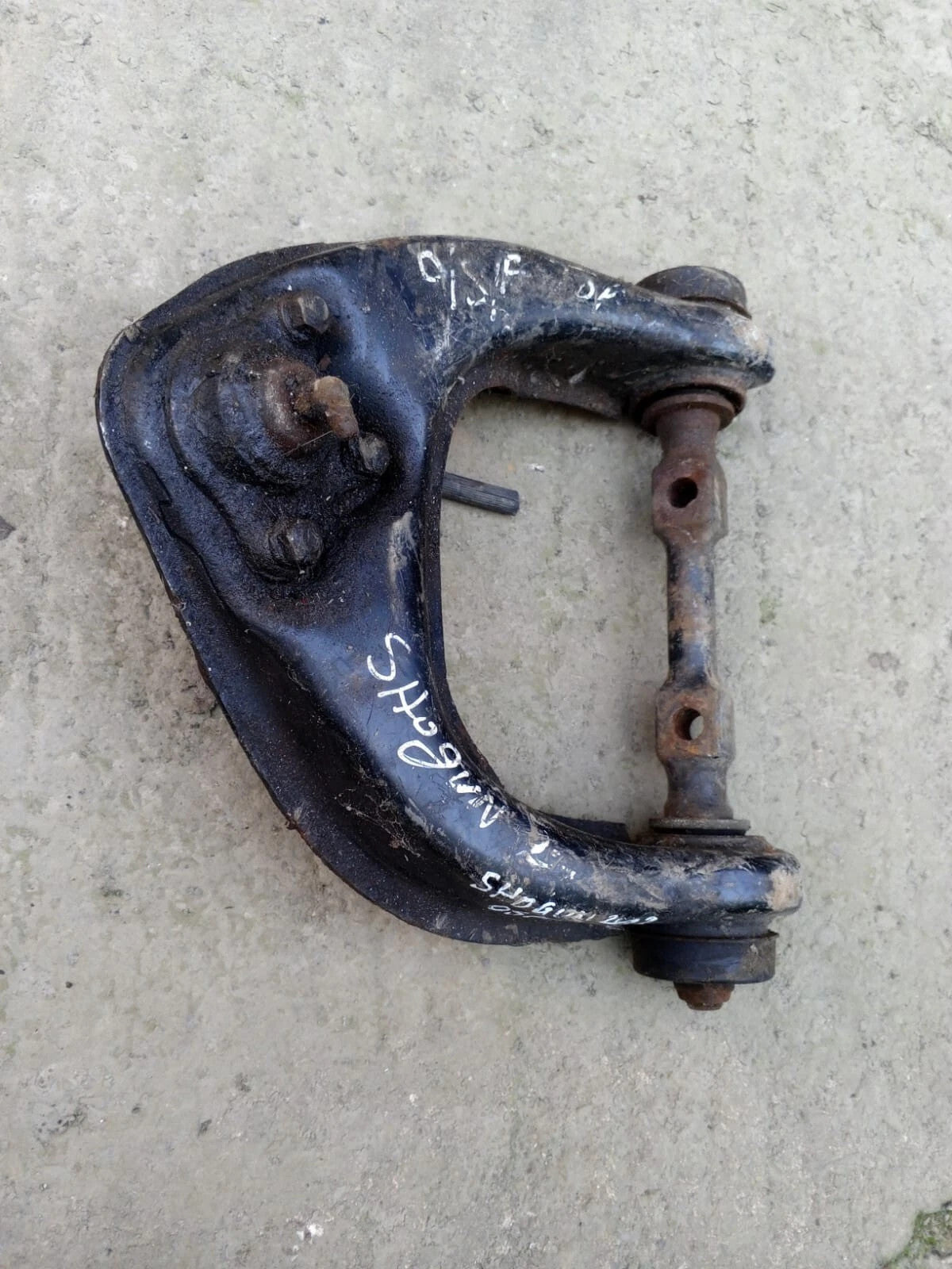 Mitsubishi Shogun Pajero Mk3 2000-2006 Front Right Upper Control Arm MB241155