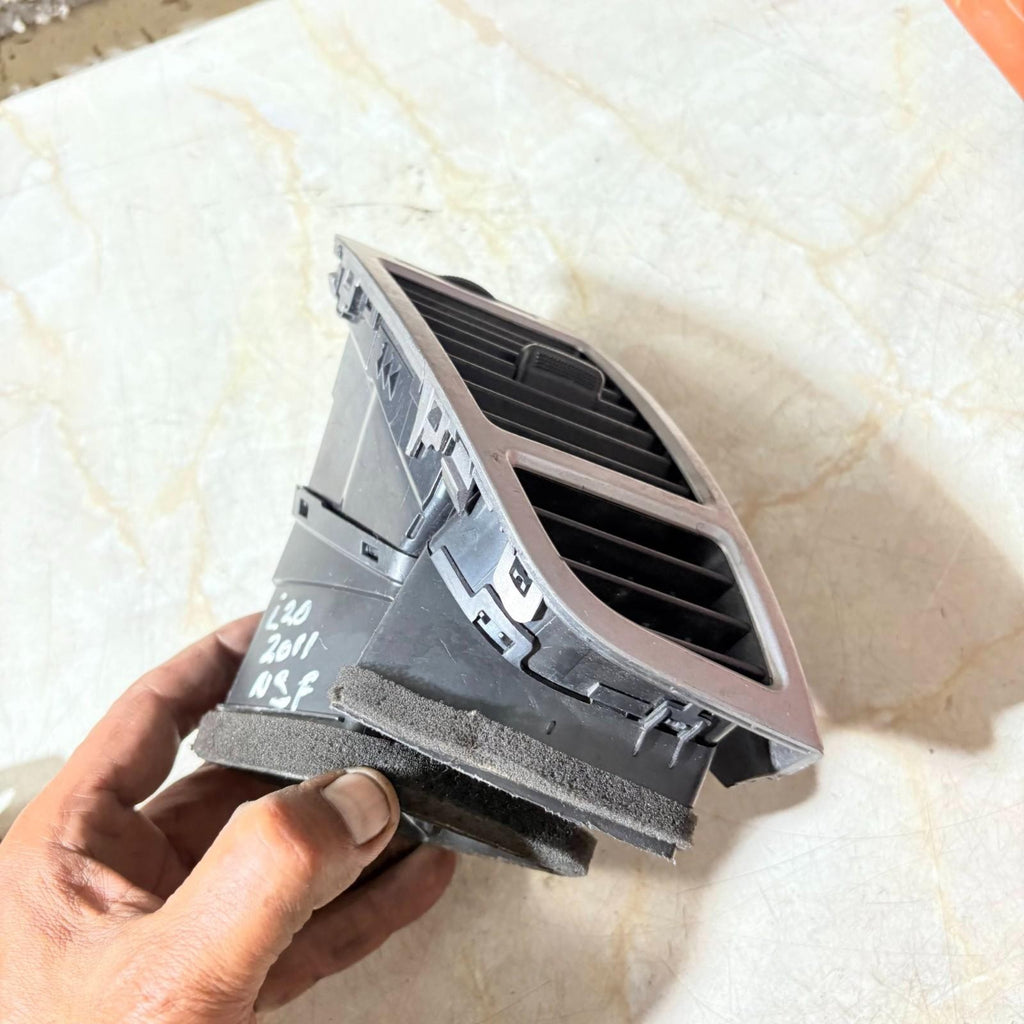 HYUNDAI I20 MK1 08-12 DASHBOARD AIR VENT NSF PASSENGER FRONT LEFT SIDE