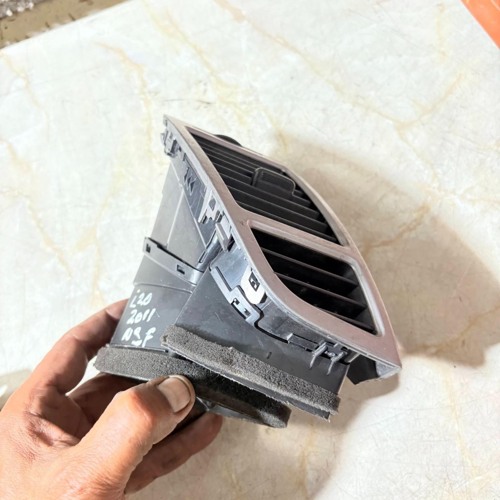 HYUNDAI I20 MK1 08-12 DASHBOARD AIR VENT NSF PASSENGER FRONT LEFT SIDE