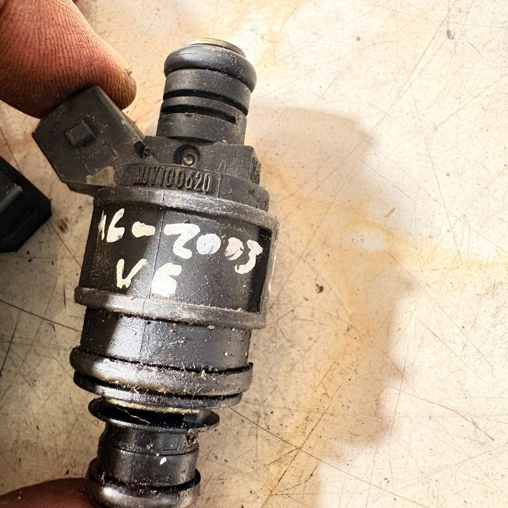 MG 2002-2005 FUEL INJECTORS MJY100620 SET OF 3