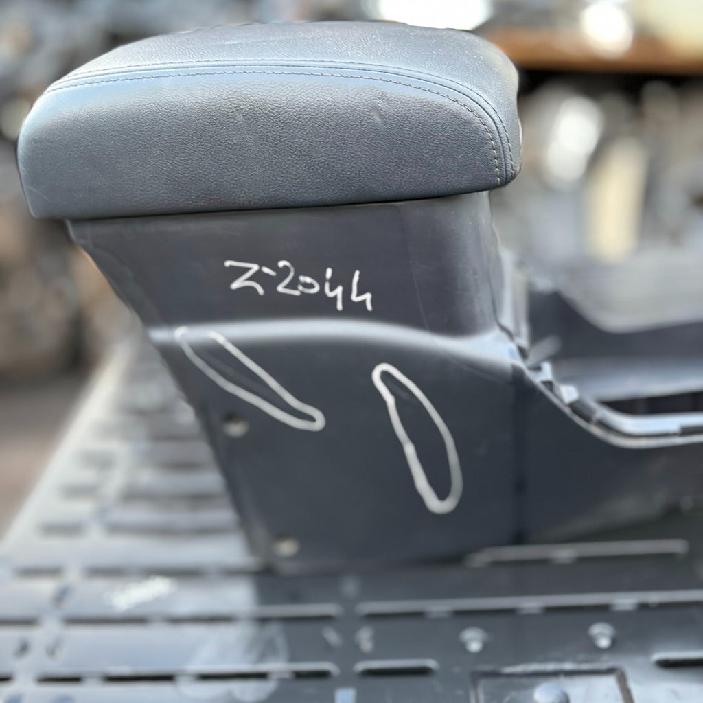 Mitsubishi Outlander MK2 CW 2007-2012 Centre Console Armrest 8011A083/4-1