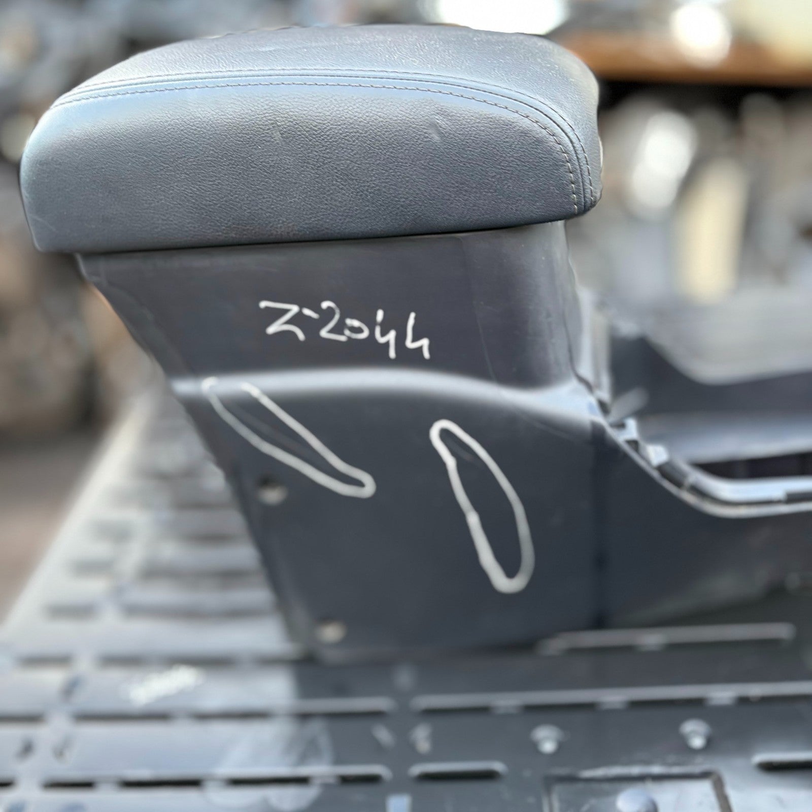 Mitsubishi Outlander MK2 CW 2007-2012 Centre Console Armrest 8011A083/4-1