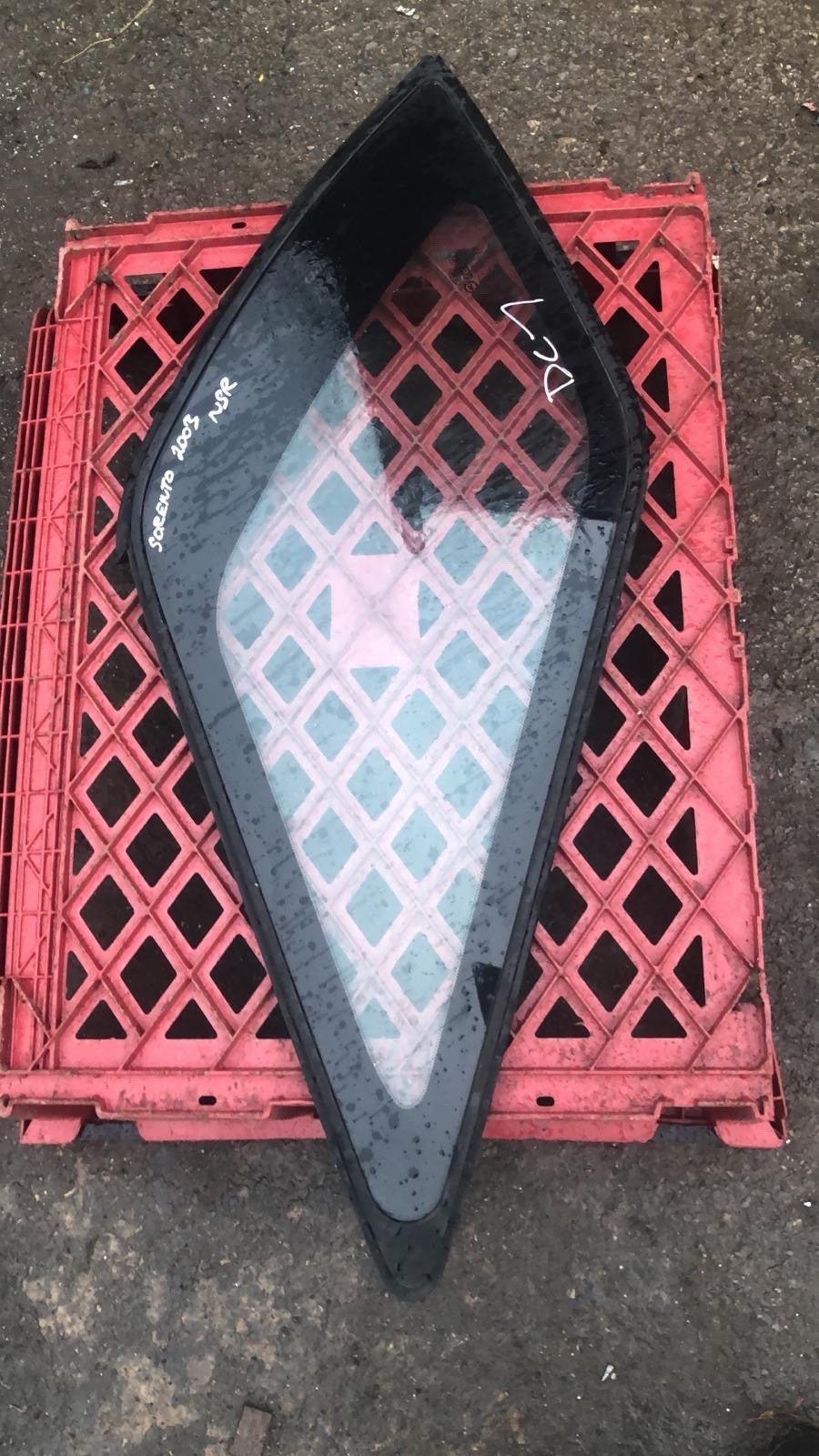 Kia Sorento MK1 Rear Right Quarter Glass 878203E030 2003-2009