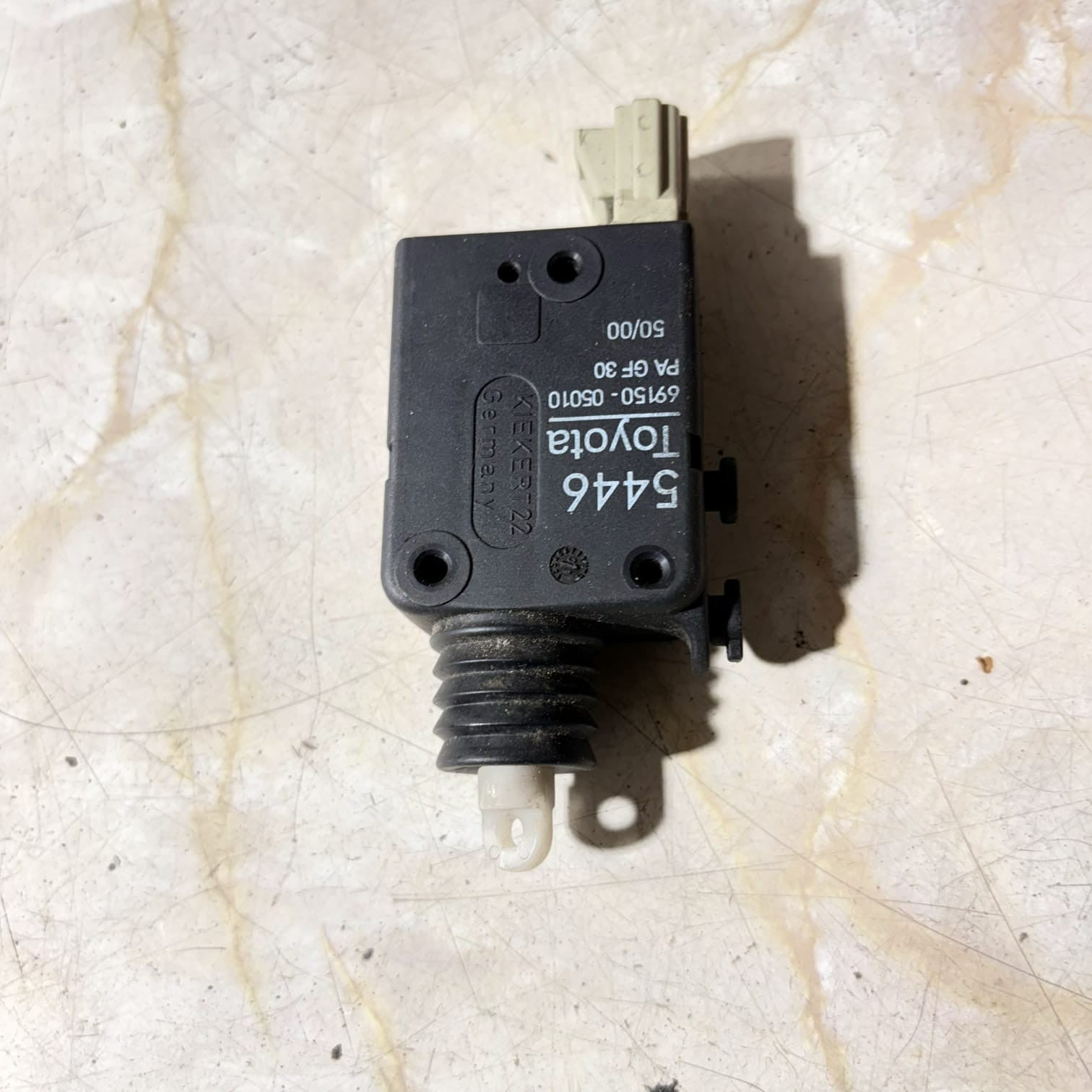 Toyota Avensis Estate 2001 Year Tailgate Locking Actuator 69150-05010