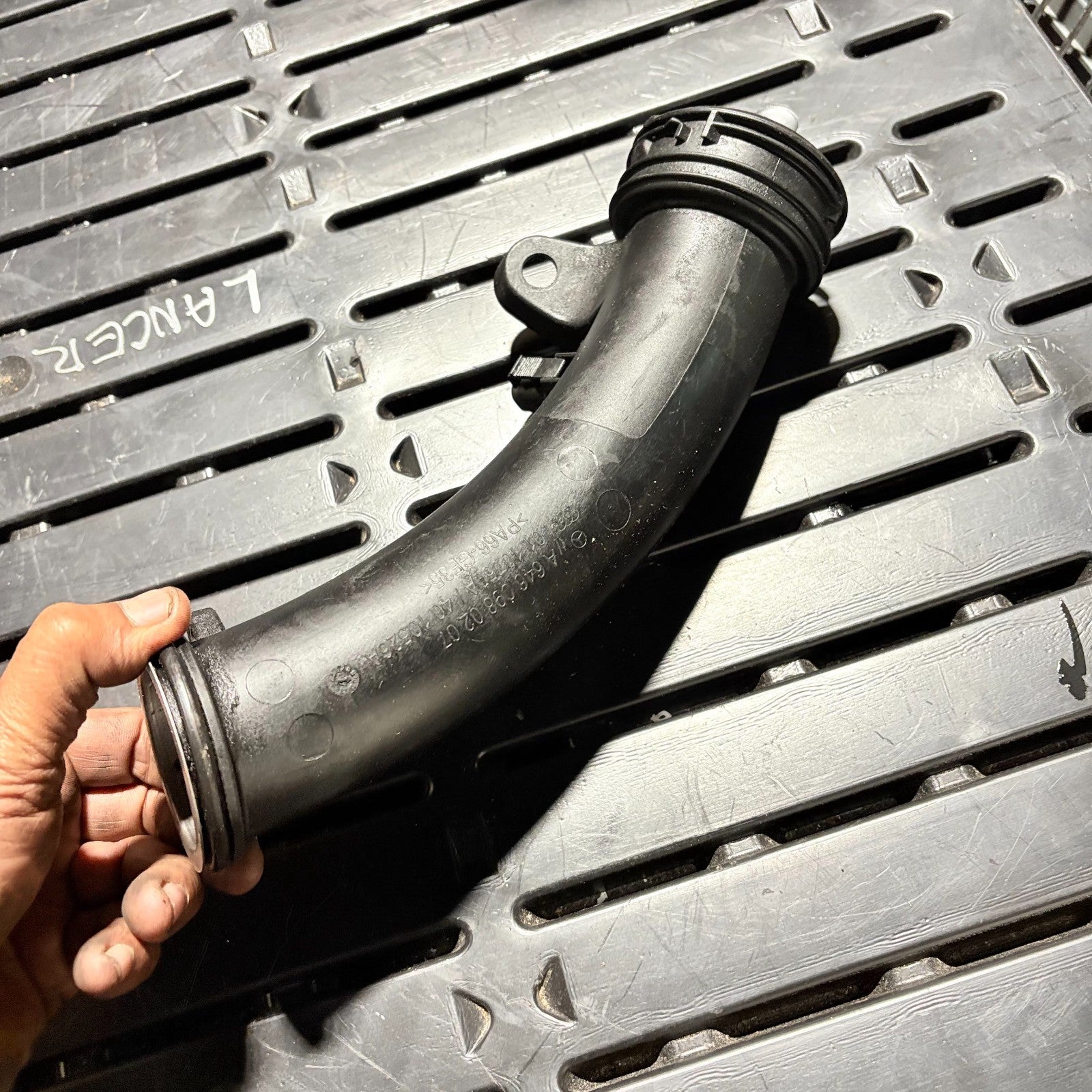 MERCEDES 2000-2010 W203 C CLASS SPORT AIR INTAKE HOSE PIPE A6460980207