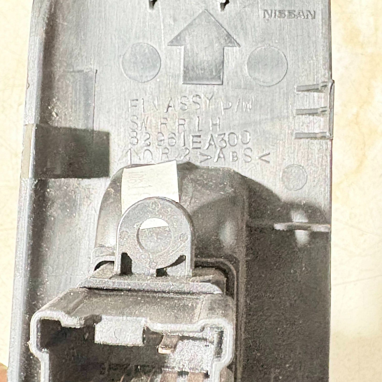 Nissan Pathfinder Single Power Window Button Switch Trim 82961-EA300